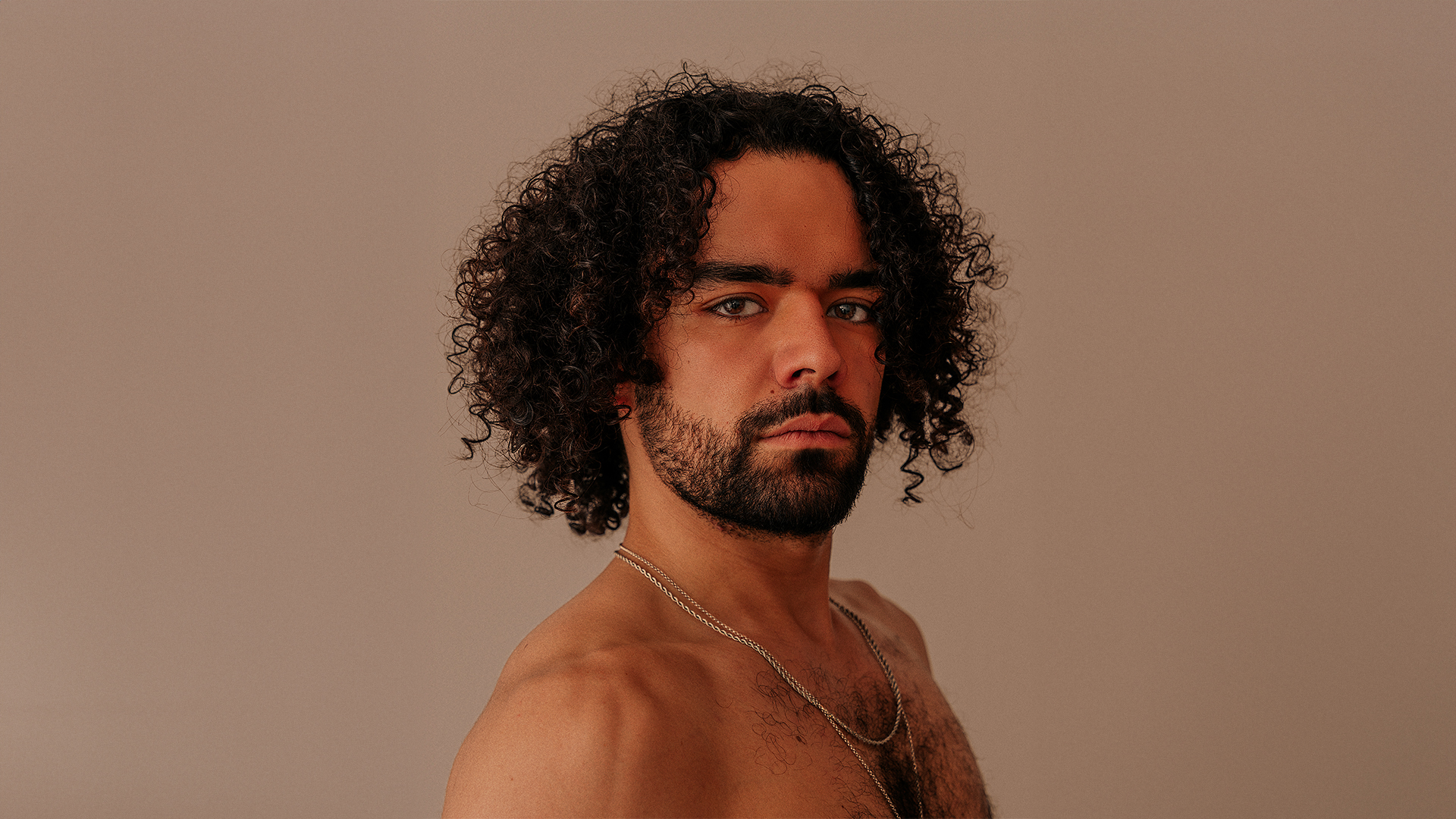 Gusti-portrait-wide-1920-1080px