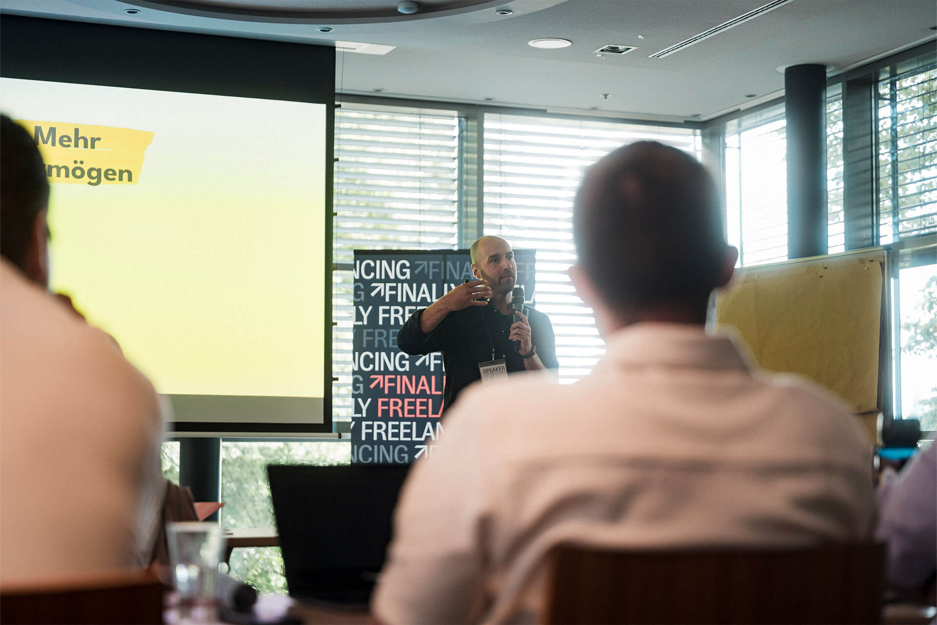 lukas-weber-business-event-photography-hamburg-finally-freelancing-speaker-sun